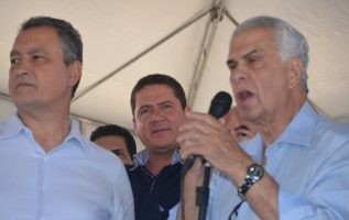 Artigo: Flertando com Neto, José Carlos Araújo ouve elogios de Rui