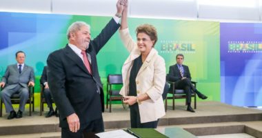 Artigo: Dilma tenta visitar Lula na cadeia em Curitiba