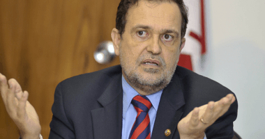 Artigo: Pinheiro decide ficar na Educação e não concorrerá a deputado