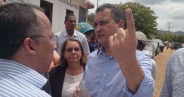 Artigo: Rui é vaiado e xingado em Simões Filhos