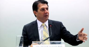 Artigo: Arthur Maia diz que incluir nome de Lula é “apologia ao crime”