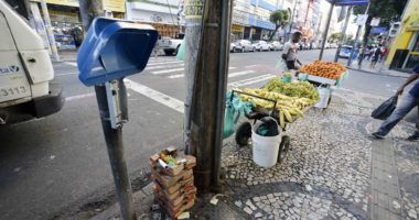Artigo: Vandalismo leva Limpurb a repor cerca de 330 lixeiras em Salvador