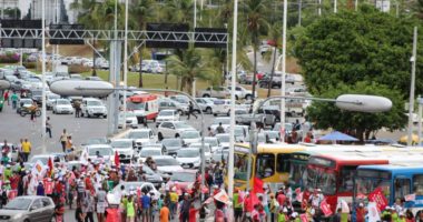 Artigo: Justiça baiana autoriza grupo pró-Lula bloquear estradas