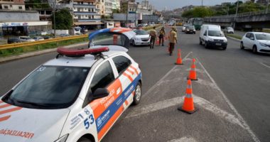 Artigo: Transalvador multa veículos de manifestantes pró-Lula