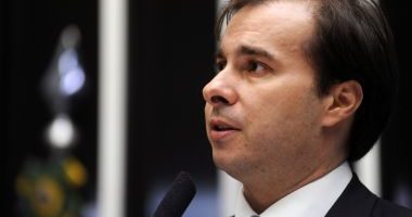 Artigo: Maia convoca suplente de Celso Jacob