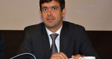 Artigo: Deputado afasta favoritismo pela presidência do PSDB