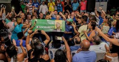 Artigo: Prefeito de Camaçari estende faixa de Bolsonaro