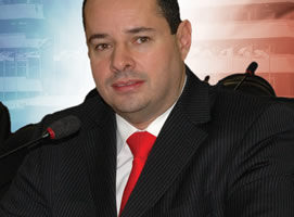 Artigo: Nelson Leal caiu?