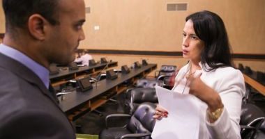 Artigo: Deputados vão a Brasília se queixar de Dayane