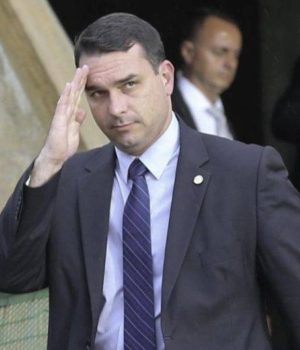 Artigo: Flávio Bolsonaro nega irregularidades em contrato com empresa ligada a Daniel Vorcaro