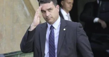 Artigo: Flávio Bolsonaro nega irregularidades em contrato com empresa ligada a Daniel Vorcaro