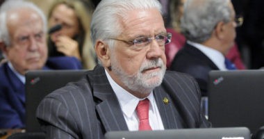 Artigo: Jaques Wagner vota para tirar Coaf de Moro