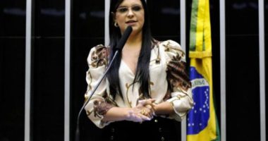 Artigo: Ministro da Educação elogia Dayane Pimentel