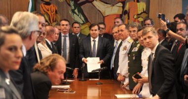 Artigo: “O governo é uma usina de crises”