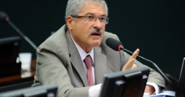 Artigo: Rui não deve retirar PL dos cargos do governo; José Rocha ganha força
