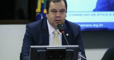 Artigo: Elmar volta atrás sobre voto em caso de Chiquinho Brasão