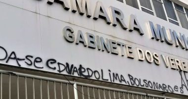 Artigo: Protesto na Câmara de Feira contra Bolsonaro