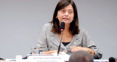 Artigo: Alice Portugal diz que justiça “começa a ser feita” após prisão domiciliar de Bolsonaro