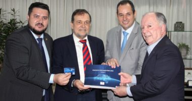 Artigo: João Leão vai à Alba