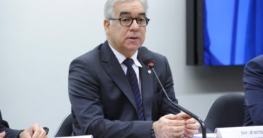 Artigo: Liderando pesquisas em Feira, Zé Neto prega cautela