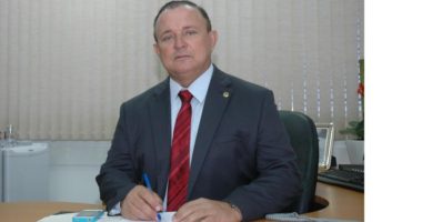 Artigo: Adolfo Menezes evita falar sobre sucessão na Alba