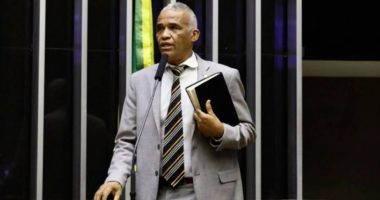 Artigo: Isidório foi o deputado baiano que menos gastou cota parlamentar em 2020