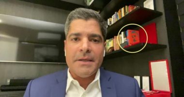 Artigo: Neta comenta livro de Marighella em estante de ACM Neto