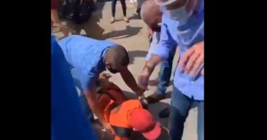 Artigo: Desesperado, trabalhador se ajoelha e agarra ACM Neto em Periperi; veja vídeo