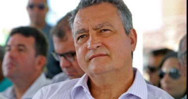 Artigo: Aprovação de Rui despenca em meio à crise de respiradores