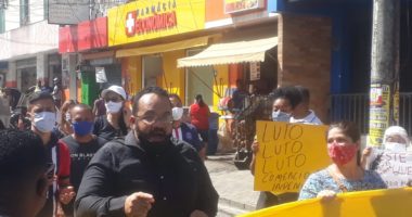 Artigo: Comerciantes, feirantes e lojistas protestam contra fechamento do comércio em Beiru/Tancredo Neves