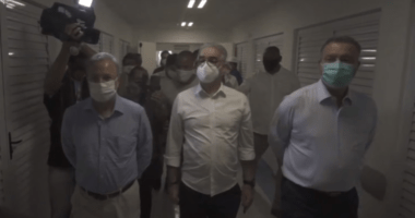 Artigo: Rui provoca aglomeração em inauguração de hospital