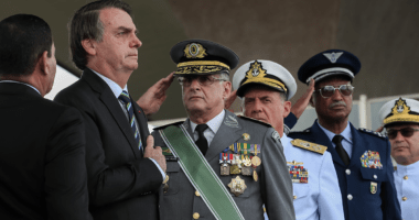 Artigo: Bolsonaro é chamado de “traidor” durante evento da Marinha