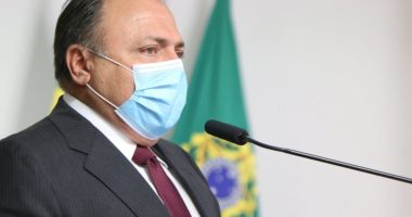 Artigo: Confederação Nacional de Municípios pede saída de Pazuello do Ministério da Saúde