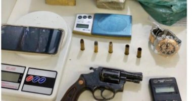 Artigo: Foragido é preso na Bahia vendendo drogas usando máquina para cartões