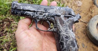 Artigo: Homem é detido após arremessar drogas e arma para presídio da Mata Escura