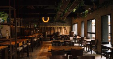 Artigo: Salvador: em um mês de retomada, 120 bares e restaurantes foram interditados por desrespeitar medidas contra a Covid-19