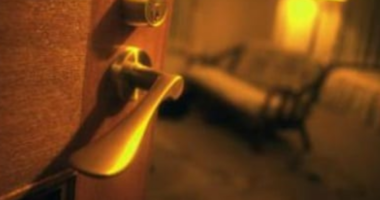 Artigo: Homem é encontrado morto em quarto de hotel na Calçada