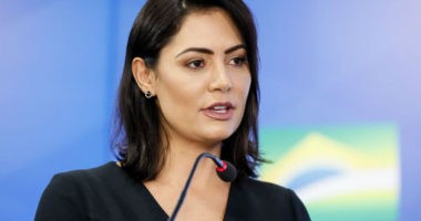 Artigo: Michelle se manifesta após alfinetada em propaganda do Governo