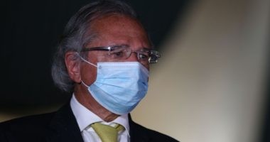 Artigo: Guedes defende extensão de auxílio apenas em caso de nova variante da Covid