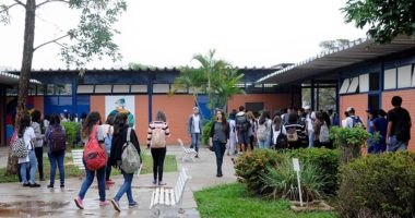 Artigo: Escolas públicas de Salvador têm até dezembro para inserir psicólogos e assistentes sociais no quadro de profissionais