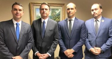 Artigo: Filhos de Bolsonaro disputam comunicação da campanha e abrem crise