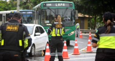 Artigo: Em retomada da Lei Seca, Transalvador retém 31 carteiras de habilitação