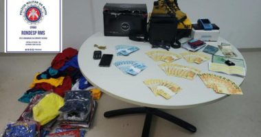 Artigo: Homens são presos com quase R$ 3 mil em notas falsas