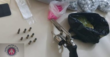 Artigo: Quarteto é preso com 1.200 buchas de maconha e revólver