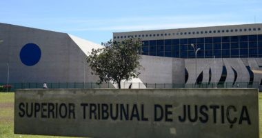 Artigo: TJ exonera servidora que denunciou desembargadora presa na Operação Faroeste