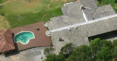 Artigo: Candidato do PL-SC será expulso por ter suástica na piscina