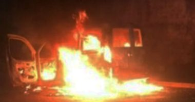 Artigo: Carro pega fogo na Av. Paralela; uma pessoa fica ferida