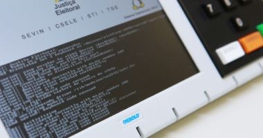 Artigo: TSE enviará 1,2 mil baterias de urnas para garantir votação no Amapá