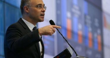 Artigo: Ministro da Justiça afirma que vai solicitar abertura de inquérito para investigar textos de jornalistas