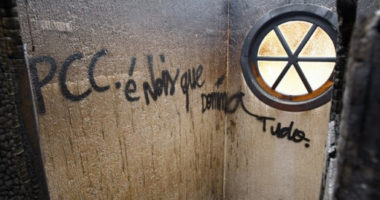 Artigo: Membro do PCC é morto por rivais em presídio de Serrinha